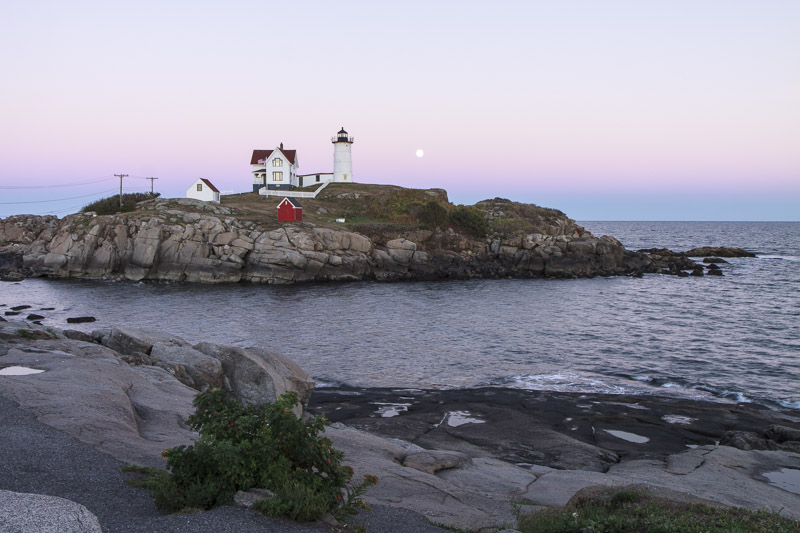 moonrise-over-nubble-light-7779