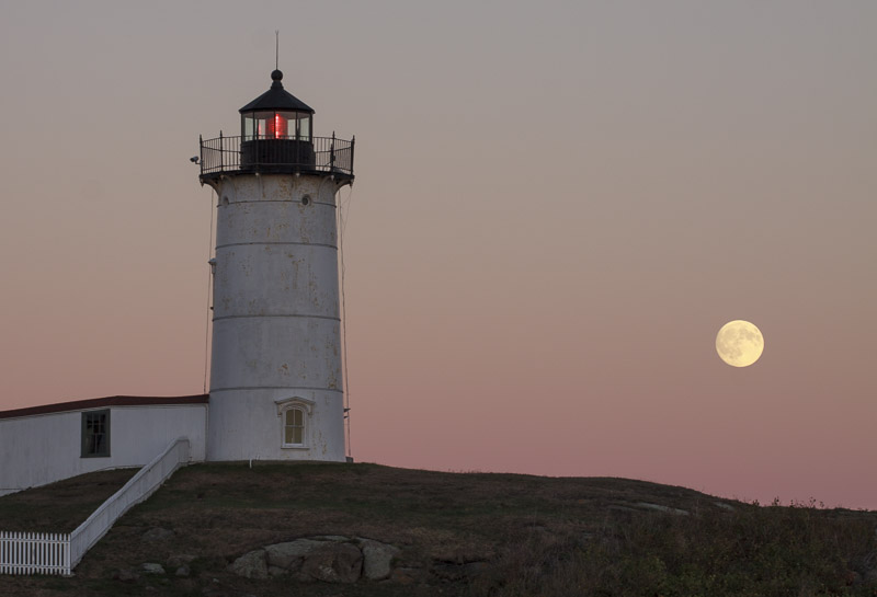 nubble-and-moon-7765